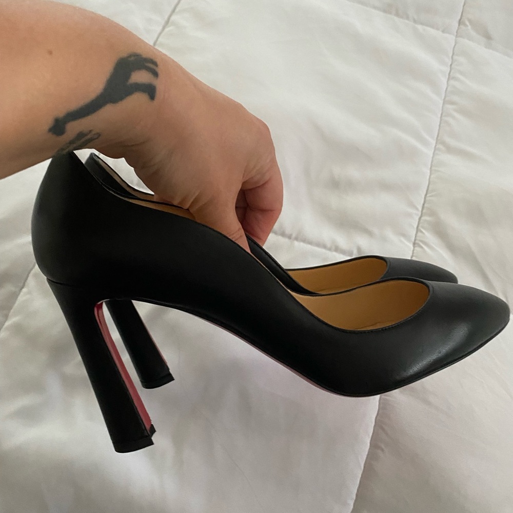 Christian Louboutin
Agneska Scallop Leather Pumps